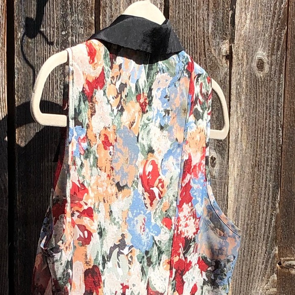 Mauve floral sleeveless top size large - Picture 12 of 16